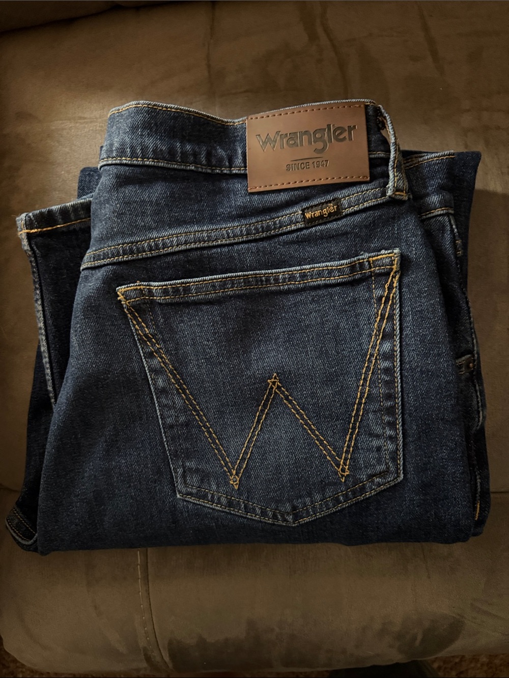 Wrangler Men's Navy Relaxed fit Jeans with Gold Stitching No holes.